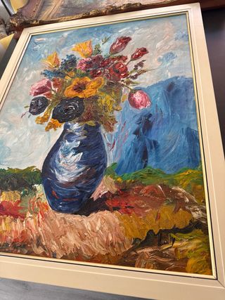 Cuadro de flores en jarrón azul