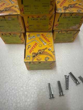 Tacos metálicos Mikalon 8x38. 37 cajas de 50 tacos