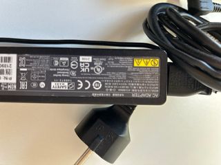 Fujitsu Docking Station y adaptador de corriente