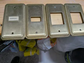 Placas de latón decorativas