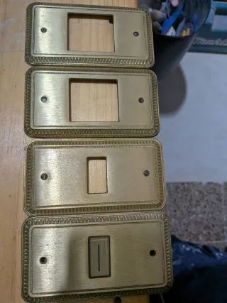 Placas de latón decorativas