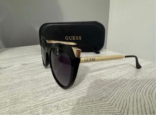 Gafas de sol Guess mujer negras y doradas