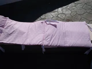 Cuna de madera blanca