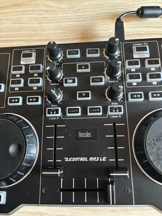 Mesa de mezclas Hercules DJControl MP3 LE