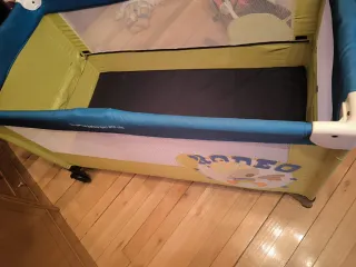 Cuna de viaje plegable