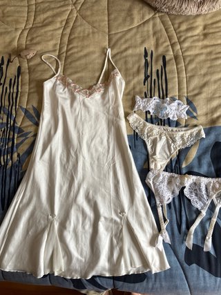 Conjunto novias: camisón , tanga, liguero y liga