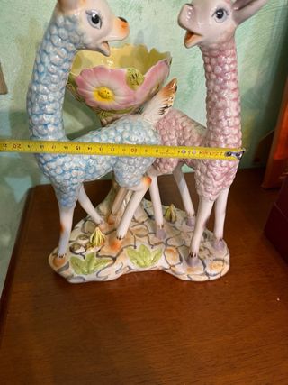 Statua cerbiatti in ceramica con vaso