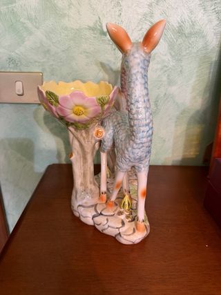 Statua cerbiatti in ceramica con vaso