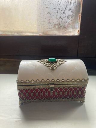 Joyero vintage con piedra verde