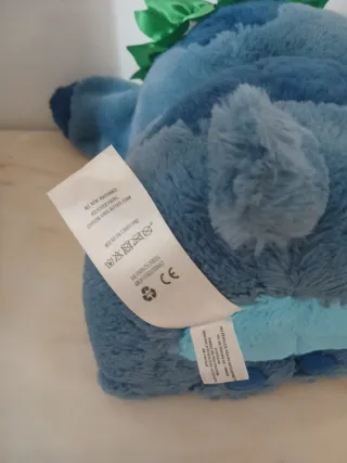 Peluche Stitch Disney con corona de hojas