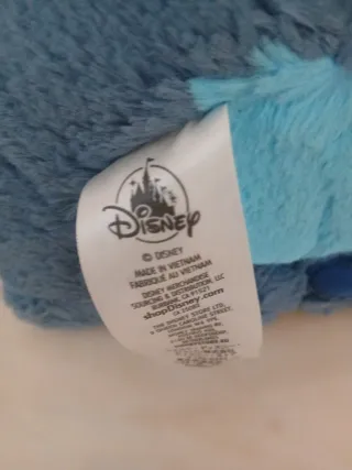Peluche Stitch Disney con corona de hojas