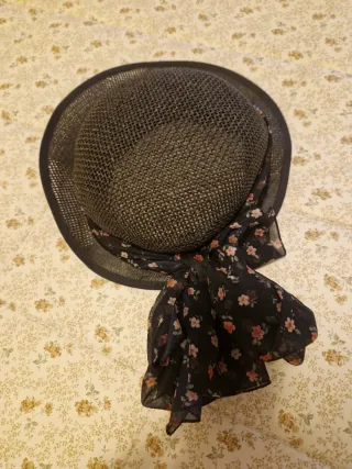 Cappello di paglia con foulard/telo