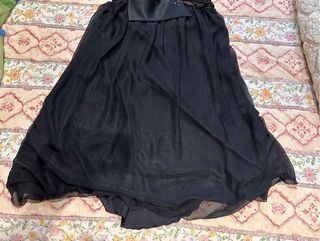 Vestido de fiesta negro con pedrería