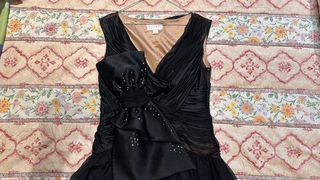 Vestido de fiesta negro con pedrería