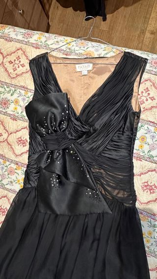 Vestido de fiesta negro con pedrería