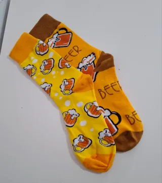 Calcetines divertidos con estampado de cerveza