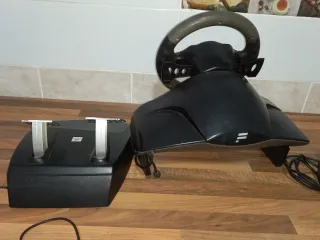 Volante Fanatec con pedales