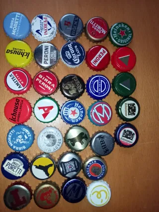 Collezione 33 tappi di birra diversi. Vari paesi