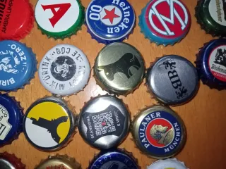 Collezione 33 tappi di birra diversi. Vari paesi