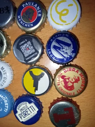 Collezione 33 tappi di birra diversi. Vari paesi