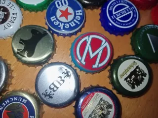 Collezione 33 tappi di birra diversi. Vari paesi