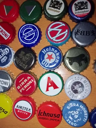 Collezione 33 tappi di birra diversi. Vari paesi
