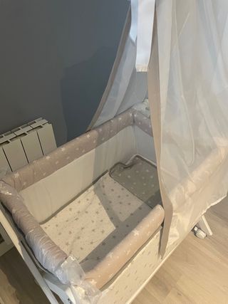 Minicuna bebé con estrellas