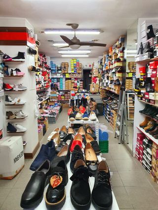 Se traspasa tienda de zapatos Barcelona gracia