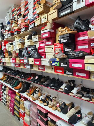 Se traspasa tienda de zapatos Barcelona gracia