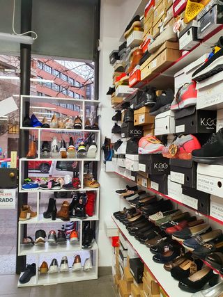 Se traspasa tienda de zapatos Barcelona gracia