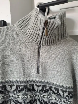 Jersey grueso con cremallera y estampado