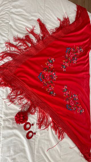 Manton Flamenco Rojo Bordado