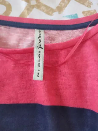 Camiseta Stradivarius Rayas Azul Rosa
