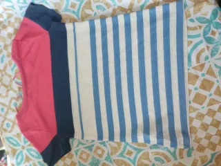 Camiseta Stradivarius Rayas Azul Rosa