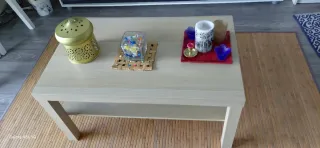 Mesa auxiliar y lámpara (de Ikea)