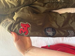 Chaqueta Raiders verde con parches