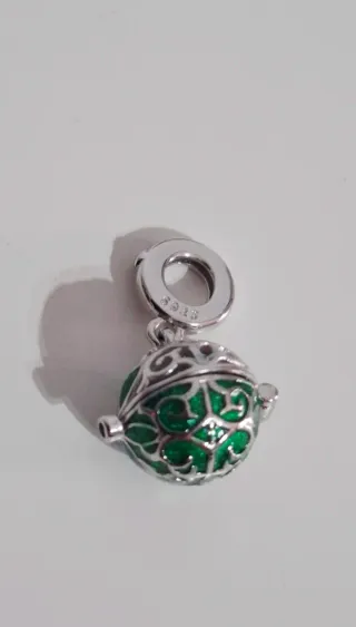 Charm Bola Filigrana Verde y Plata