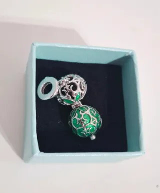 Charm Bola Filigrana Verde y Plata