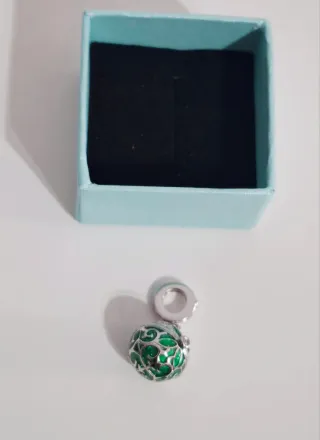 Charm Bola Filigrana Verde y Plata