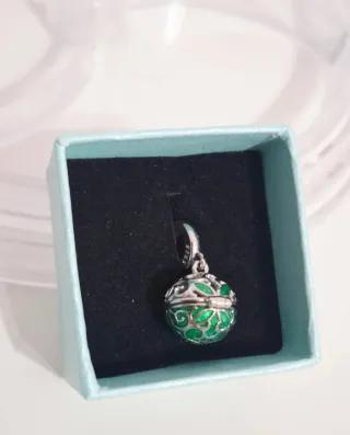 Charm Bola Filigrana Verde y Plata