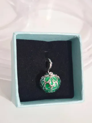 Charm Bola Filigrana Verde y Plata