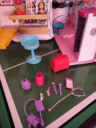 Ambulancia Barbie Doctora con Muñeca