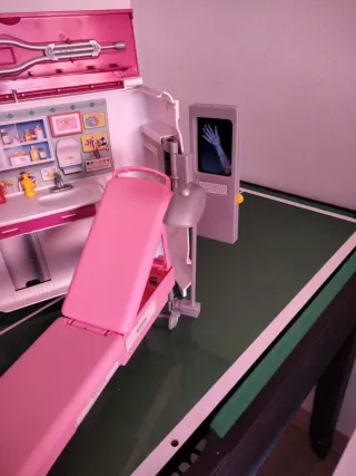 Ambulancia Barbie Doctora con Muñeca