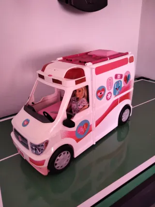 Ambulancia Barbie Doctora con Muñeca