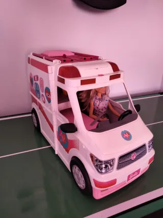 Ambulancia Barbie Doctora con Muñeca
