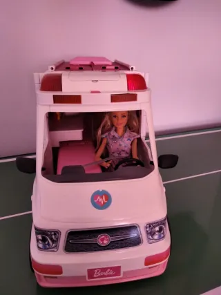 Ambulancia Barbie Doctora con Muñeca