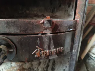 Chimenea de hierro negra