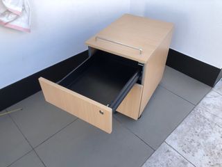 Mueble de oficina con cajones