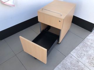 Mueble de oficina con cajones