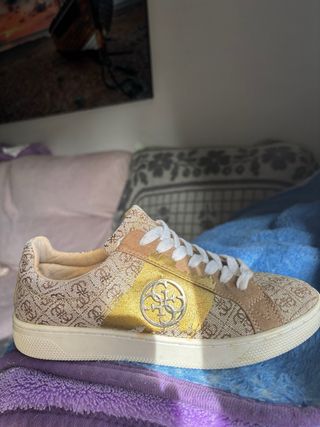 Zapatillas Guess Marrón Camel y Dorado Talla 37